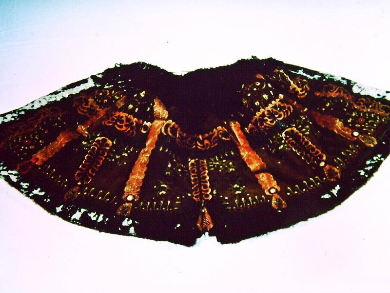 A Déri Múzeum gyűjteményeiből : Női kisbunda-hímzések