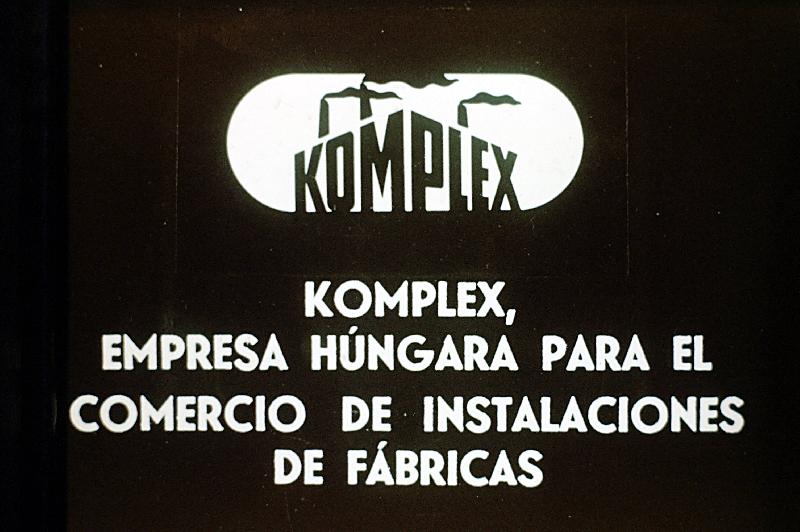 KOMPLEX Magyar gépek kereskedelmével foglalkozó cég (KOMPLEX Empresa Húngaria para el comercio de instalaciones de fábricas)
