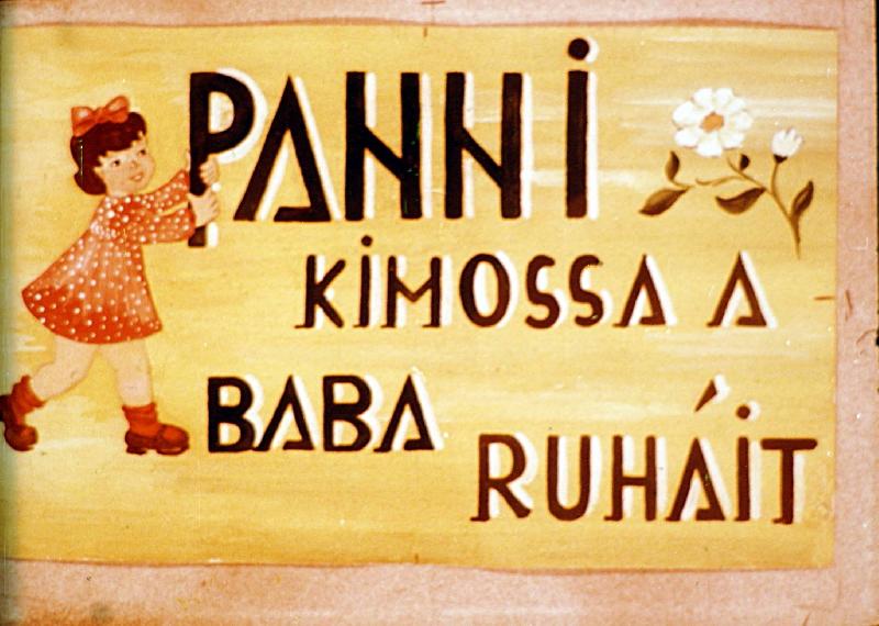 Panni kimossa a baba ruháit